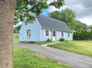 28 Grove Pl, Danbury, CT 06810