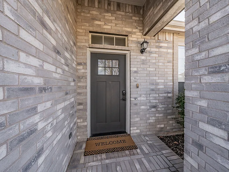 2304 Hickory Ct — Photo 8