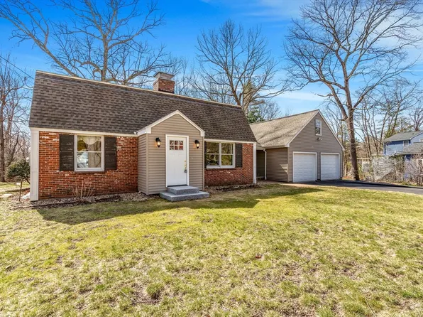 14 Sycamore St, Chelmsford, MA 01824