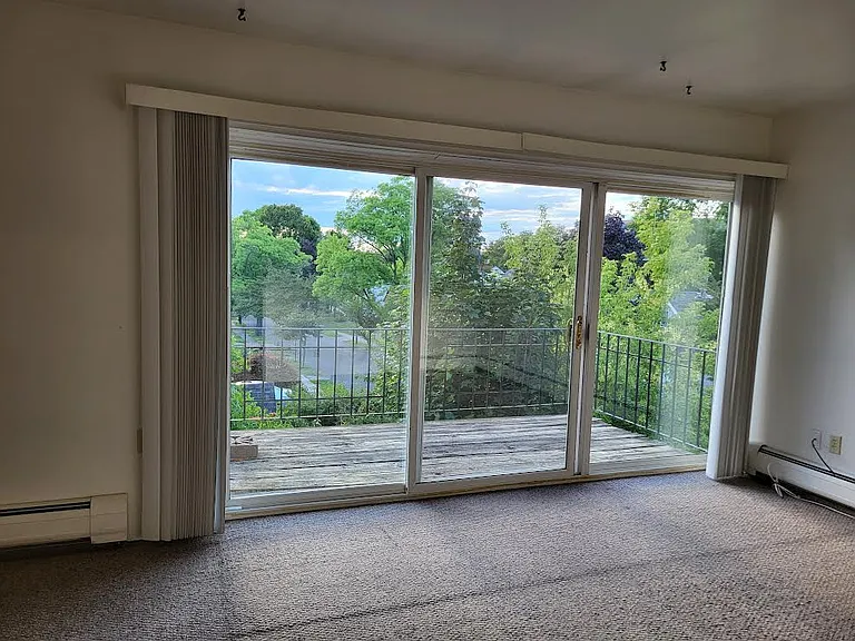 1545 Mount Hope Ave — Photo 4