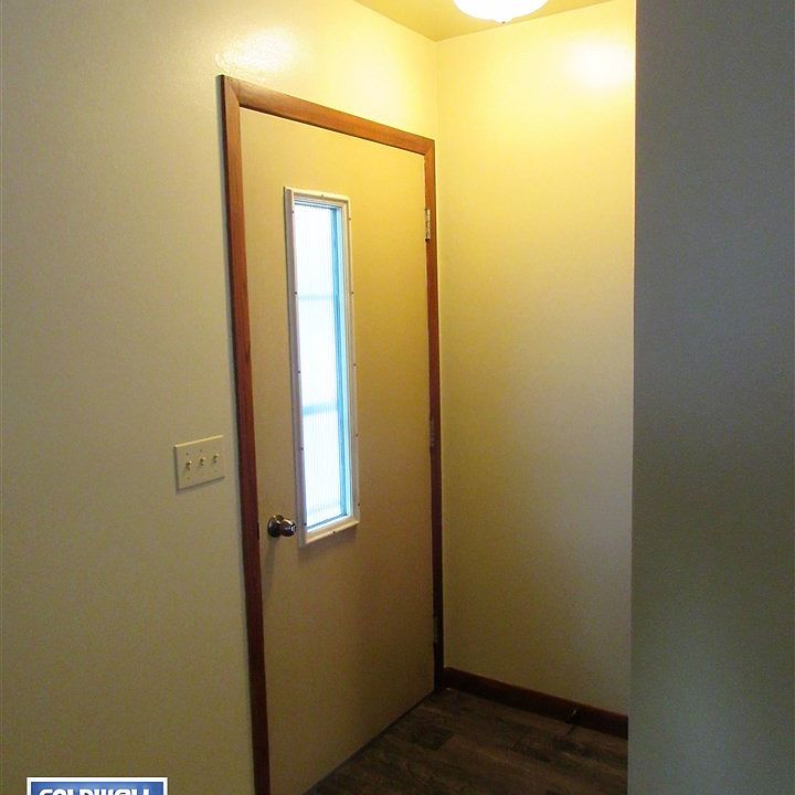 2nd image of 1565 Rosewood Cir
