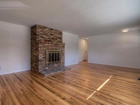 2nd image of 965 Grandview Ave