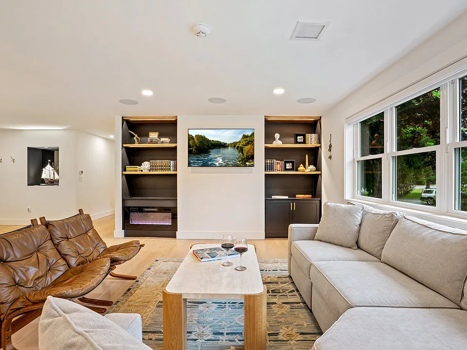 145 Ferry Rd