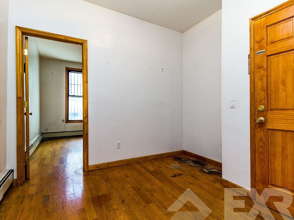1st image of 354 Melrose St APT 2R