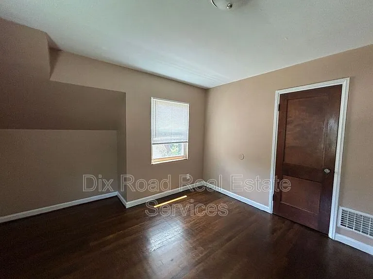 1927 Burroughs Dr — Photo 23