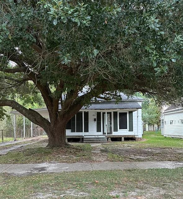 3 bed, 1496 sqft, $1,100 — Photo 1