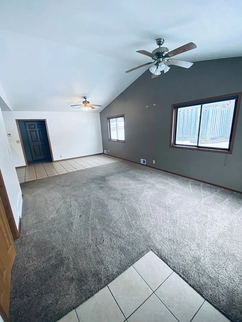 2 bed, 1.5 bath, 1328 sqft, $1,275 — Photo 4