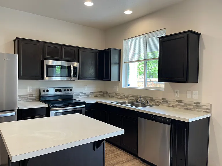 2140 NE 115th Ct — Photo 10