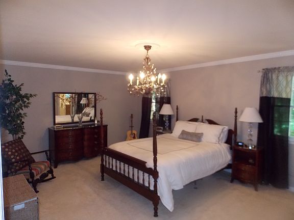 Generous master bdrm