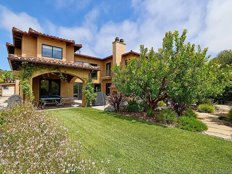 645 N Rios Ave — Photo 14