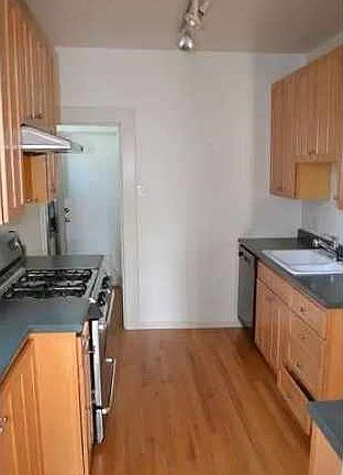 5th image of 133 Palm Ave APT 4