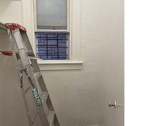 3rd image of 3210 Wallace Ave #1R