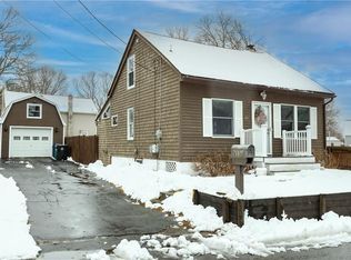 33 Wadsworth St, Warwick, RI 02889