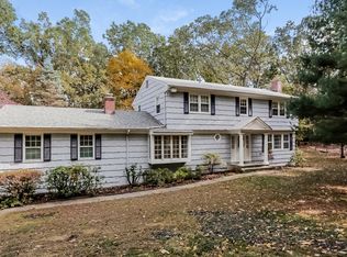 17 Saddle Ct, Bedford, NY 10506