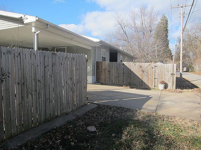 2nd image of 636 E Cozy St