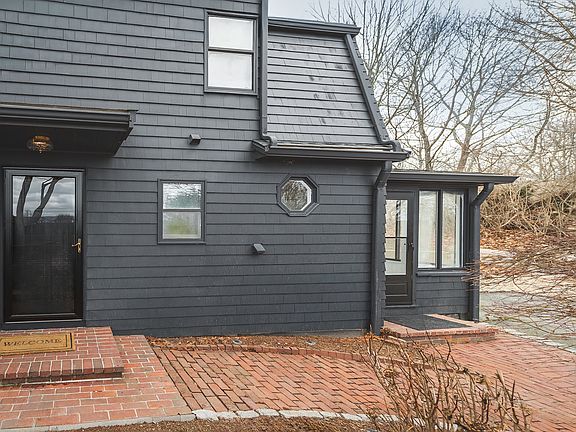 2nd image of 17 Beach Rd #2