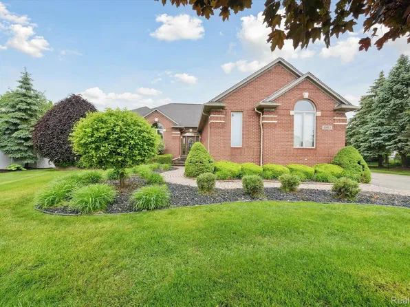 15853 Tea Rose Dr, Macomb, MI 48042