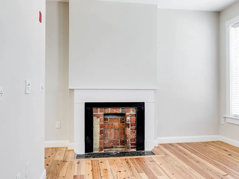 1710 E Franklin St — Photo 16