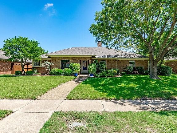 4th image of 2301 Honeysuckle Dr