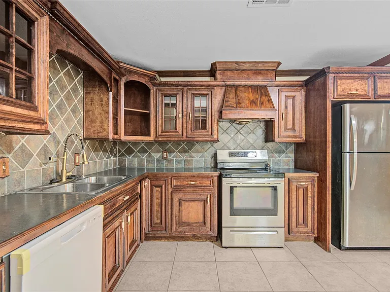 8565 Ridgepoint Dr — Photo 14