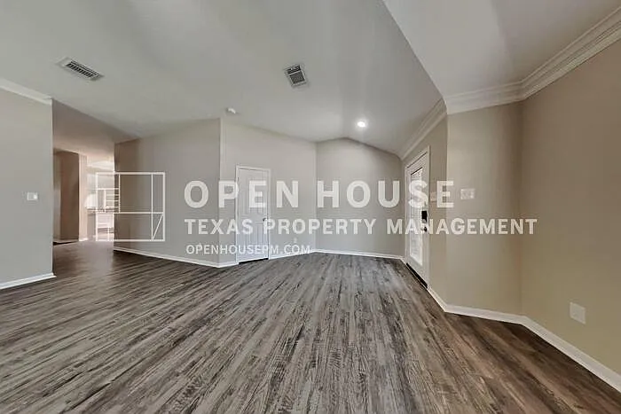 4 bed, 2.0 bath, 2106 sqft, $2,250 — Photo 4