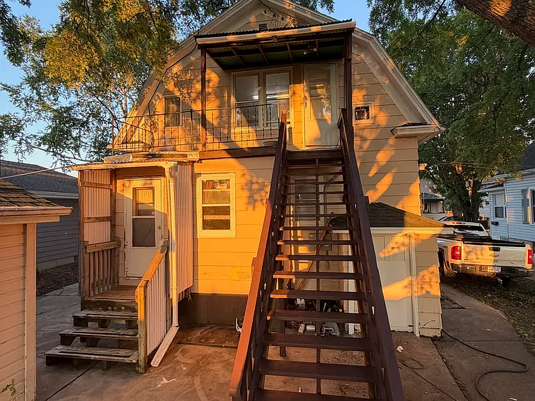 229 Oxford Ave — Photo 12
