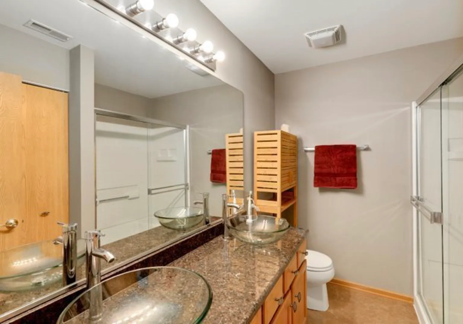 2 bed, 2.5 bath, 1576 sqft, $2,450 — Photo 4
