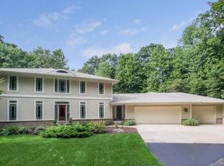 117 Deer Run Dr NE, Ada, MI 49301
