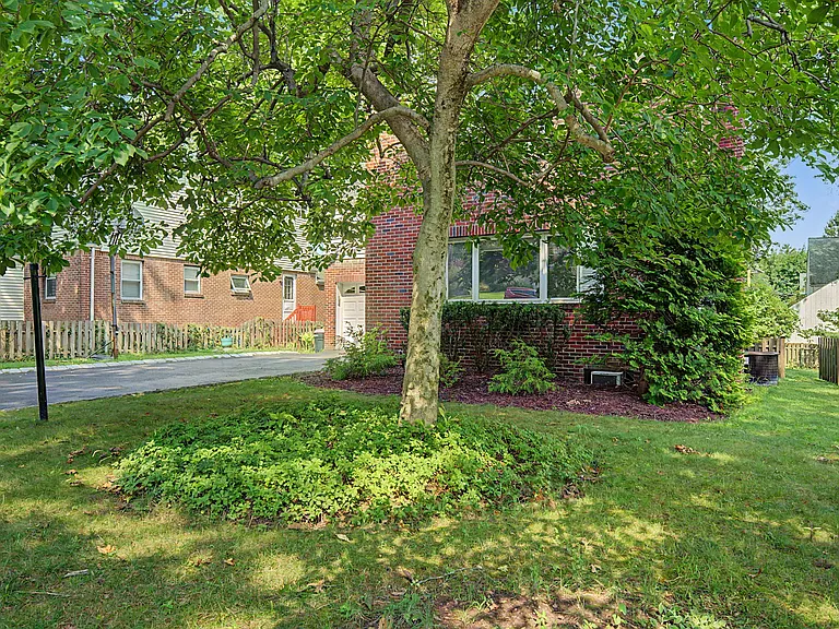 34 Esmond Pl — Photo 44