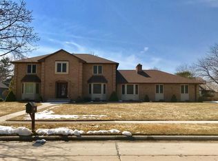 828 Winnetka Ct, Manitowoc, WI 54220