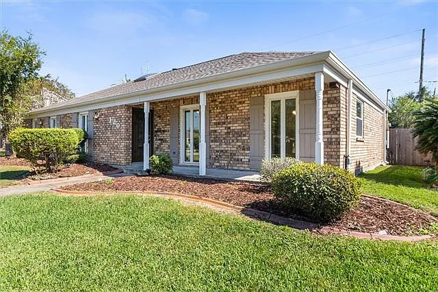3 bed, 2.0 bath, 1900 sqft, $2,400 — Photo 3