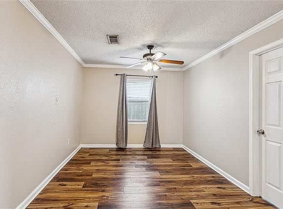 3rd image of 2204 Deerlick Ln