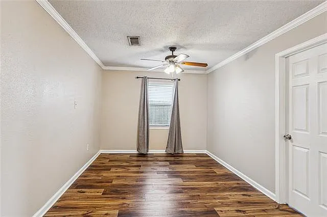 2204 Deerlick Ln — Photo 3
