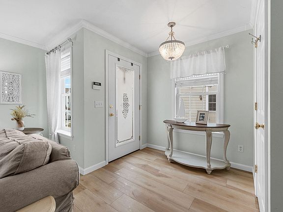 4th image of 32 Carleton Street UNIT 32