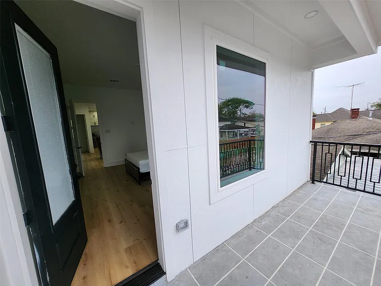 207 Carl St #B — Photo 15