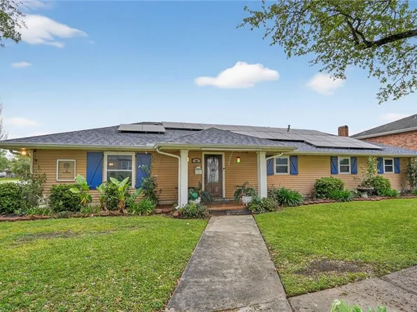 45 E Carmack Dr, Chalmette, LA 70043