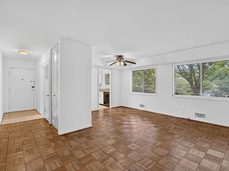 10524 Weymouth St #1-W-1 — Photo 11