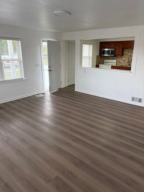 Building Photo - 100 Hillcrest Dr #100