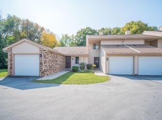 4654 S Woodland Dr #4654, Greenfield, WI 53220