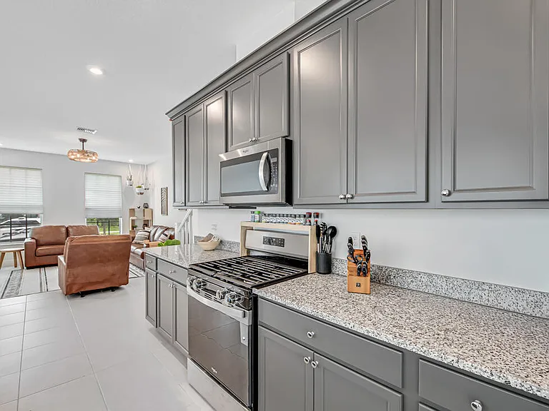 930 SW Prairie Ave — Photo 67