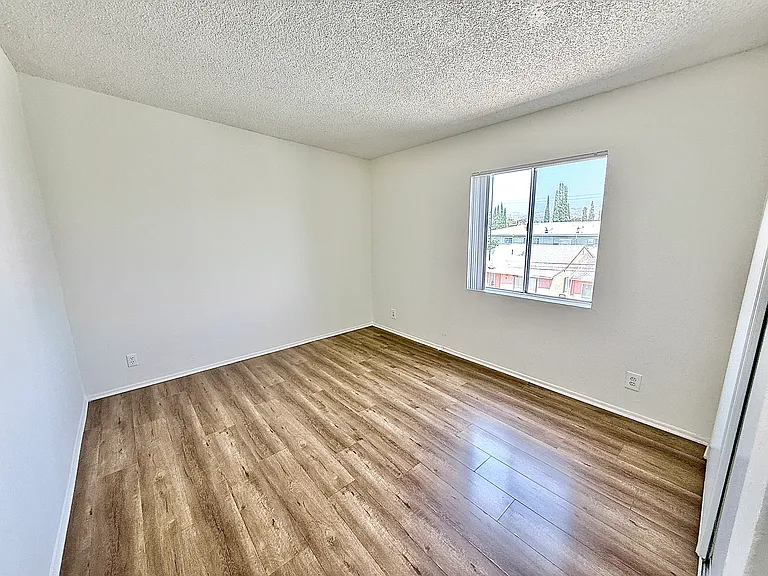 11959 Runnymede St #7 — Photo 16