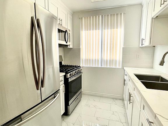 2nd image of 1212 N Beachwood Dr #1