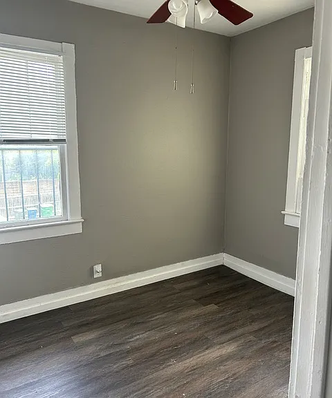 1027 W Mistletoe Ave — Photo 11