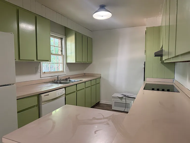 207 Deerwood Cir — Photo 2