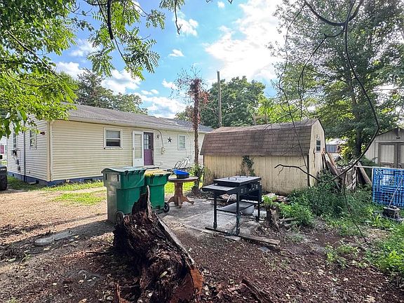 3rd image of 708 Woolford St