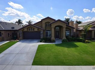 9401 Degranvelle Dr, Bakersfield, CA
