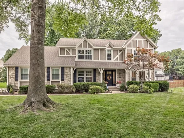 11212 Juniper Dr, Leawood, KS 66211