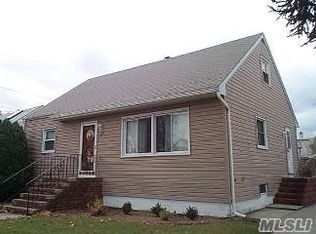 43 Albert Rd, Valley Stream, NY 11580