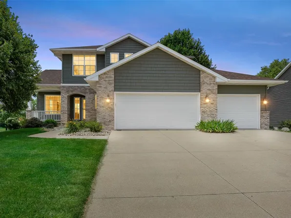 860 Wolf Ridge Rd, Hiawatha, IA 52233