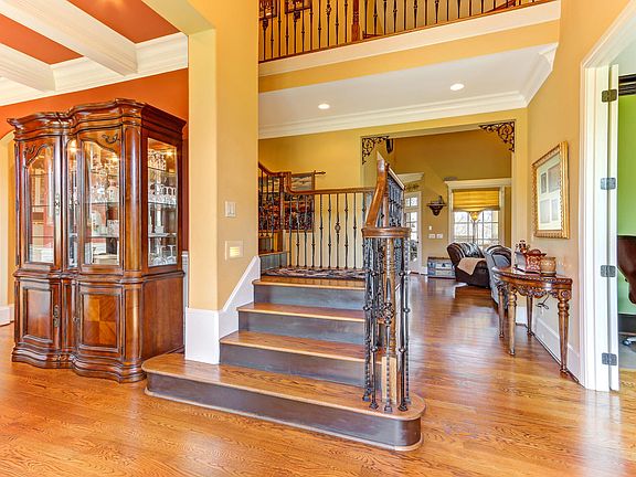 3rd image of 6304 Poplar Forest Dr